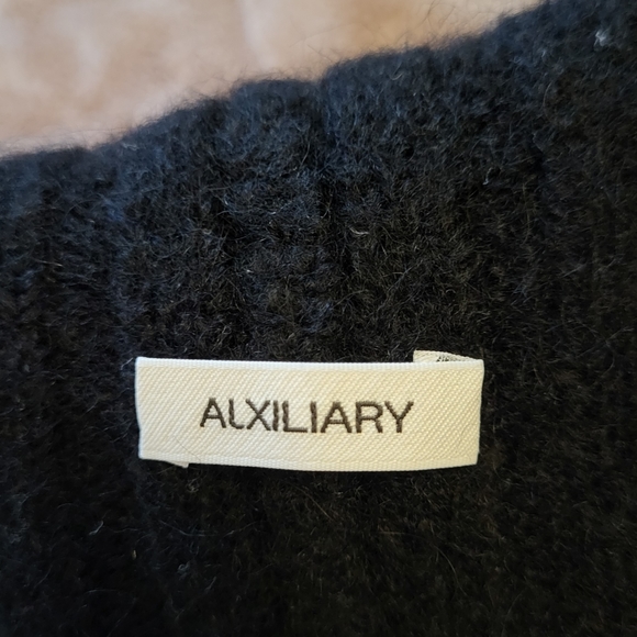 Aritzia Auxiliary Pom Cuff Beanie Faux-fur Pompom Beanie Hat Black - Picture 3 of 5